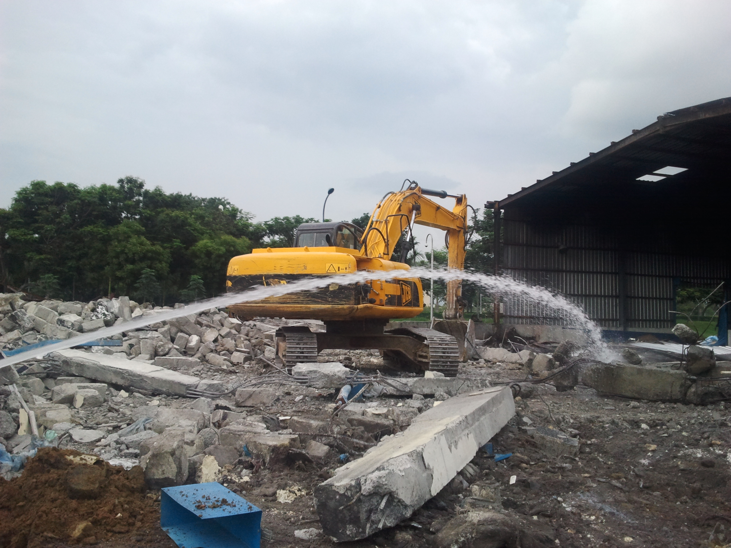 Fire damaged factory shed demolishing company in chennai 